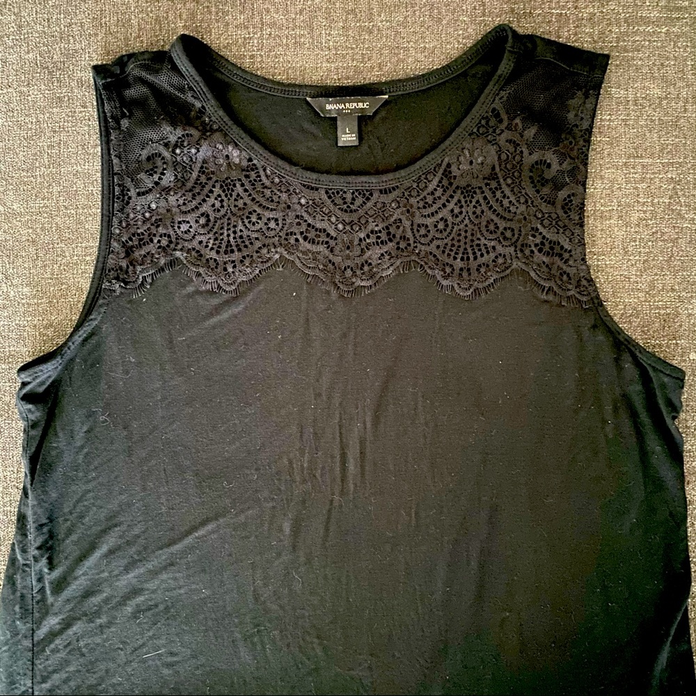 Banana Republic tank with lace trim